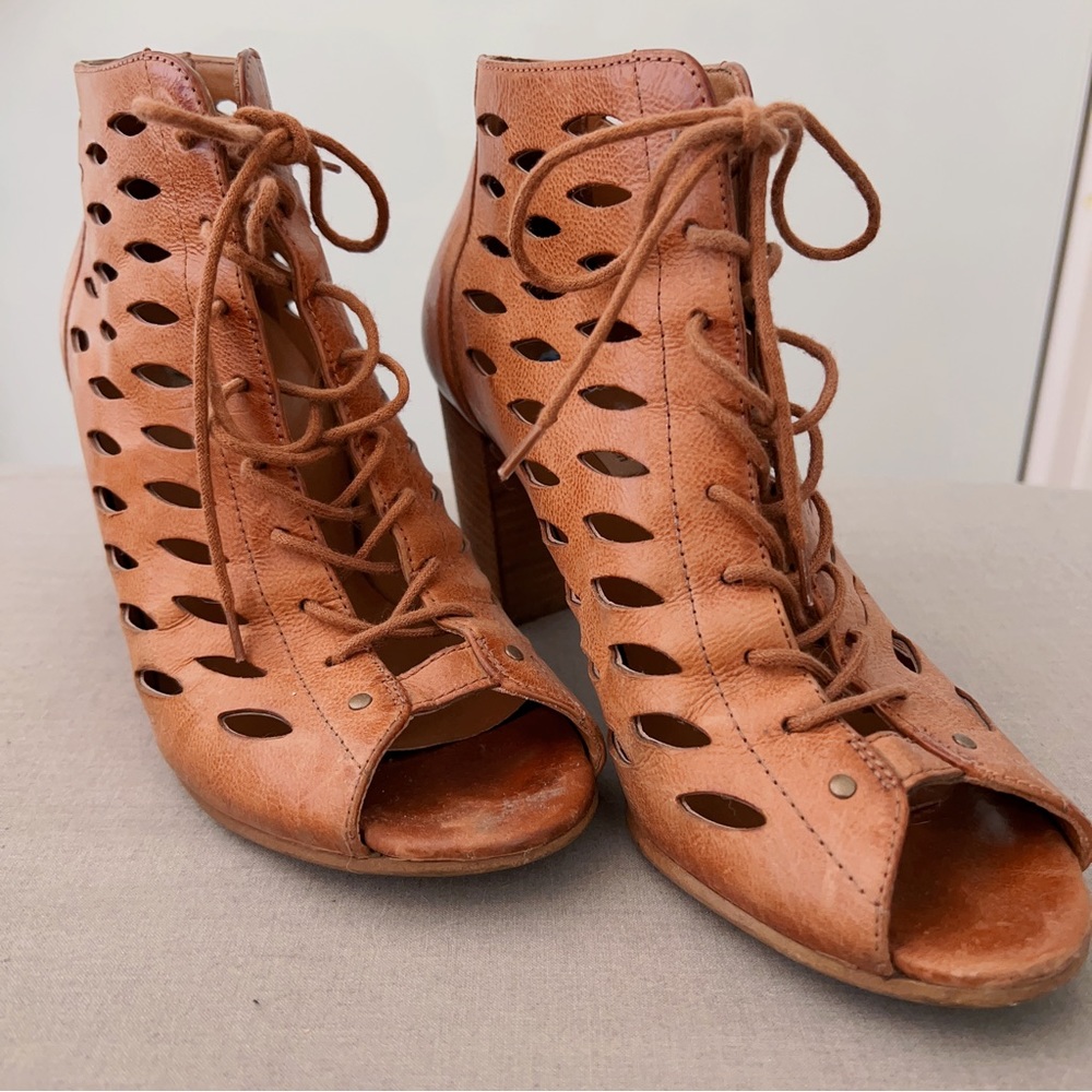 Paul Green Bali Lace Up (Size 7)